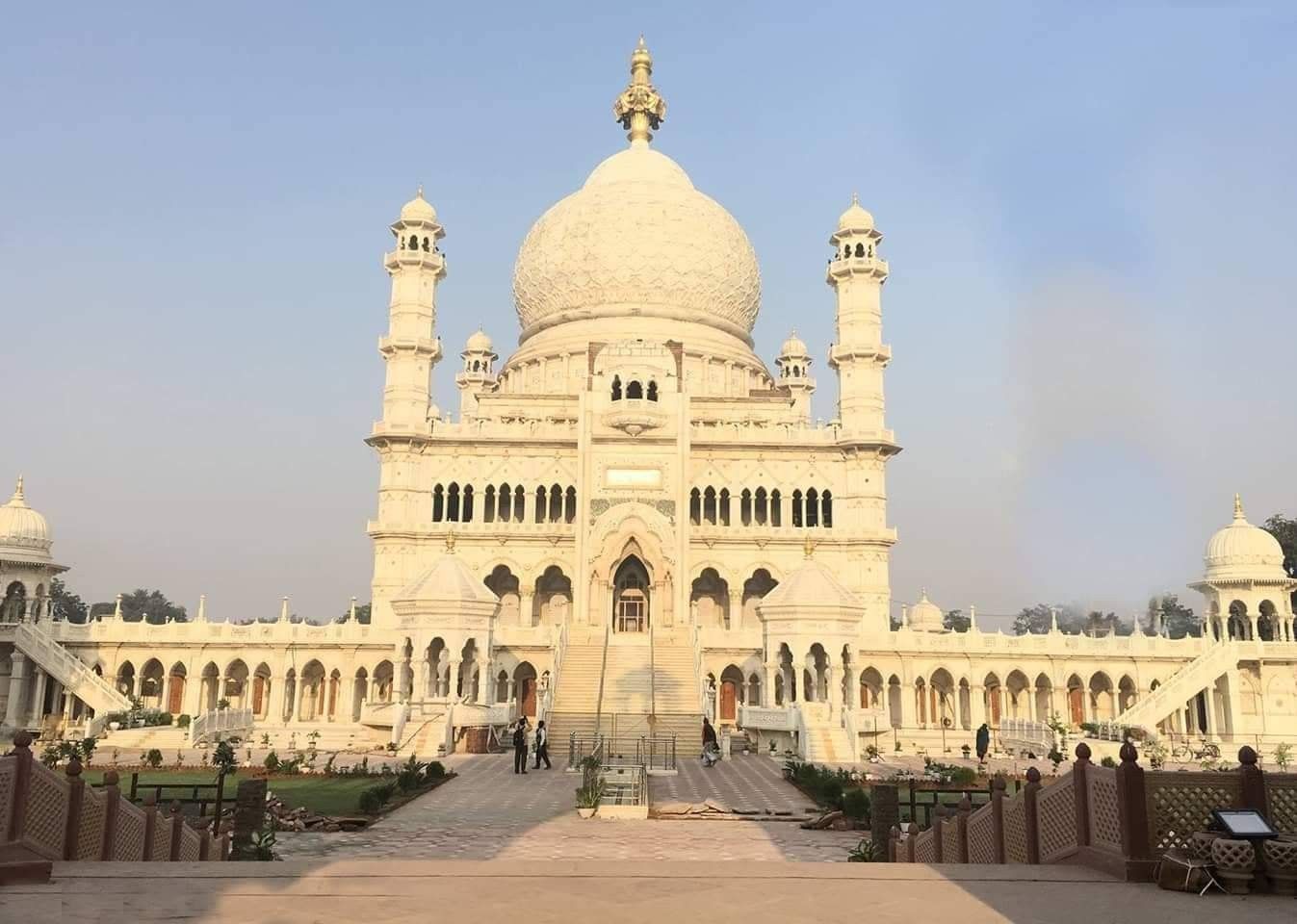 New White Marble Marvel Rises in Agra, Challenging Taj Mahal’s Dominance